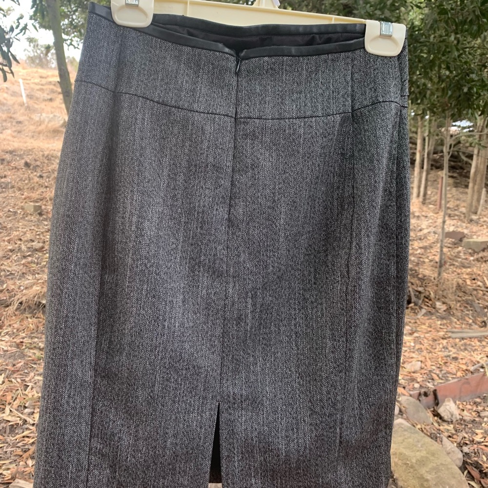 Express women’s skirt suit - Picture 5 of 8